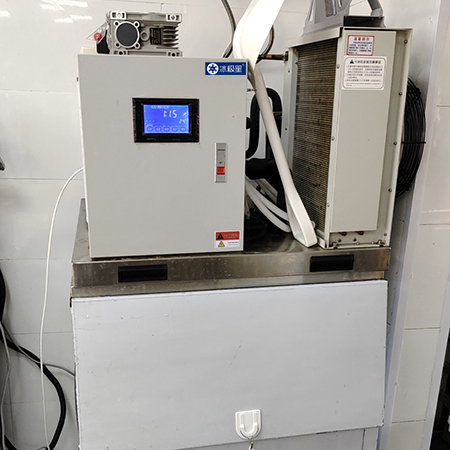 300公斤片冰机交付广东东莞某餐饮店